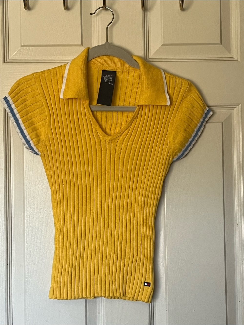 Y2K 90’s Tommy Hilfiger Women’s M Cotton Ribbed V-neck Top with Contrast Trim